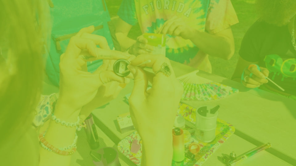 Green Vape Pens, Batteries & Pipes