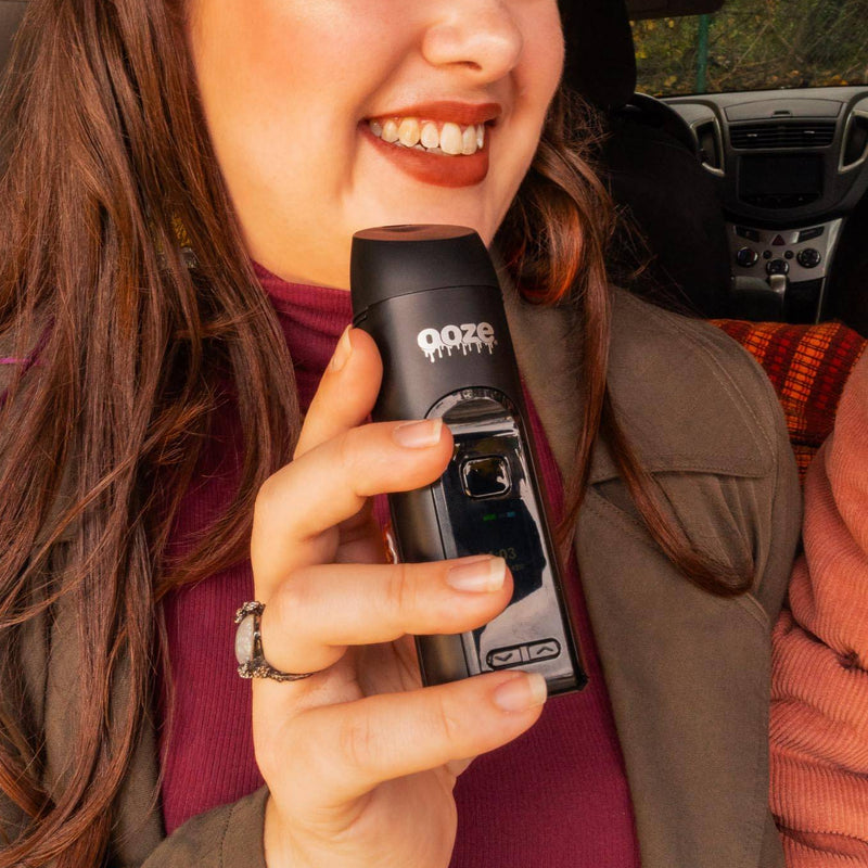 Holding up a black Verge dry herb vape