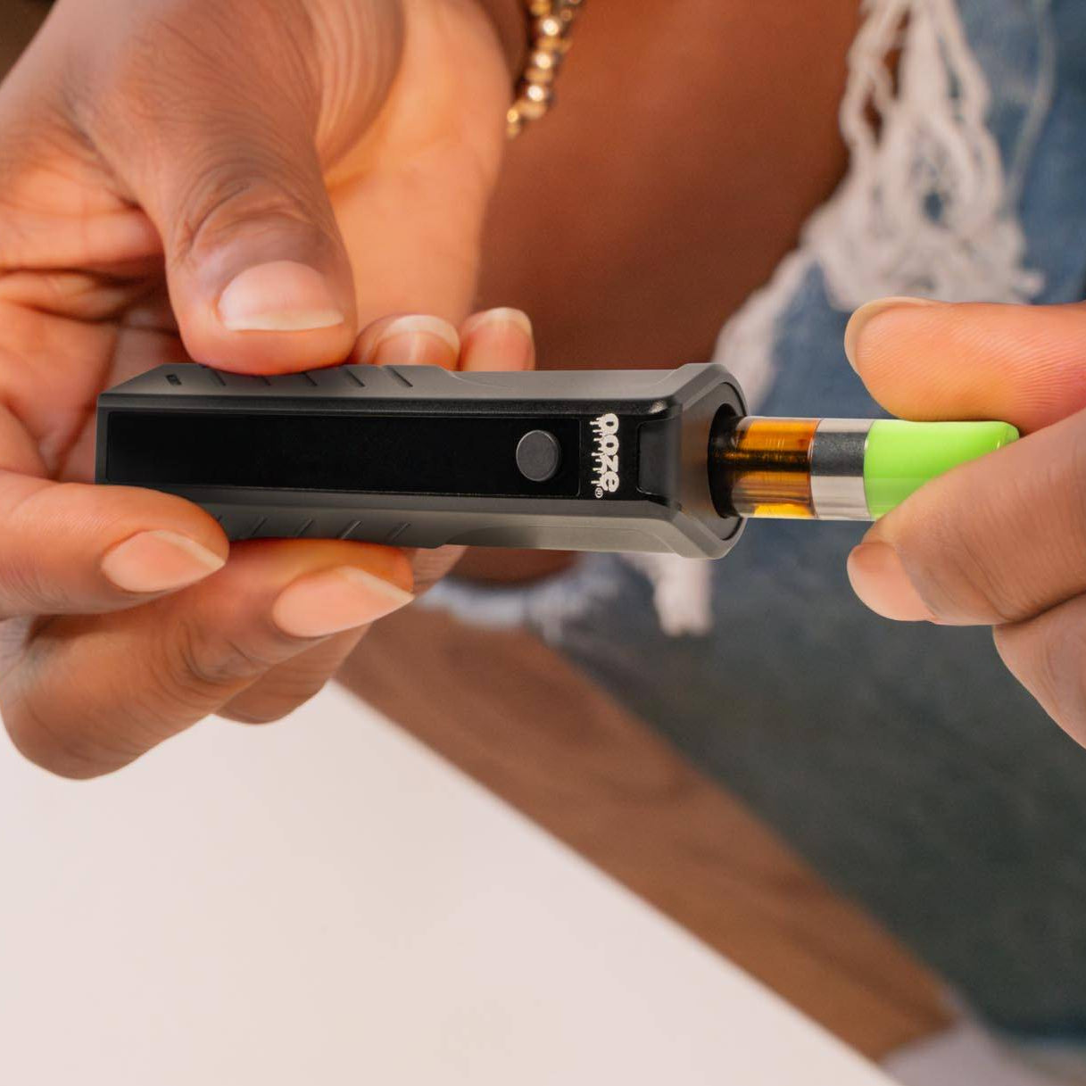 Screwing a cart into a black Novex 2 battery