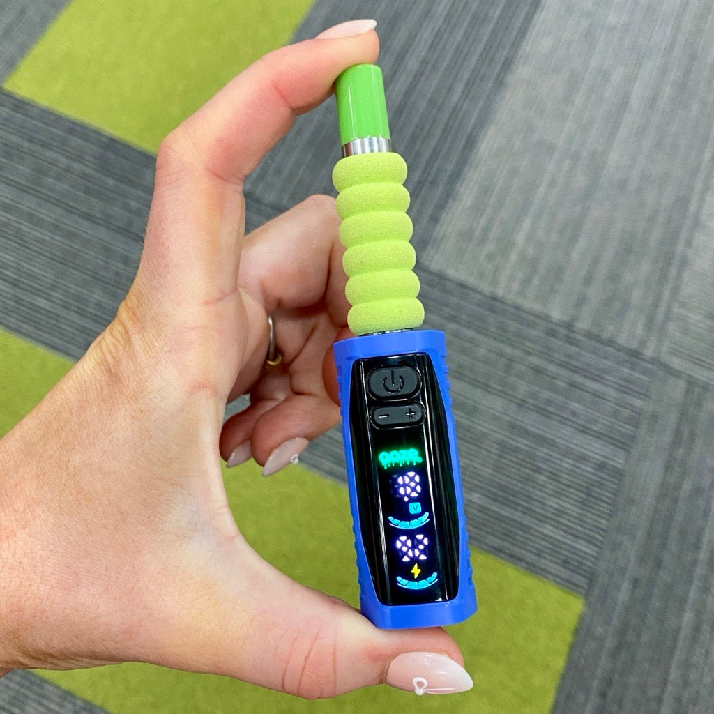 A person pinching blue Ooze Runt Mini Battery with a cartridge attached to show how small it is, with the screen turned on