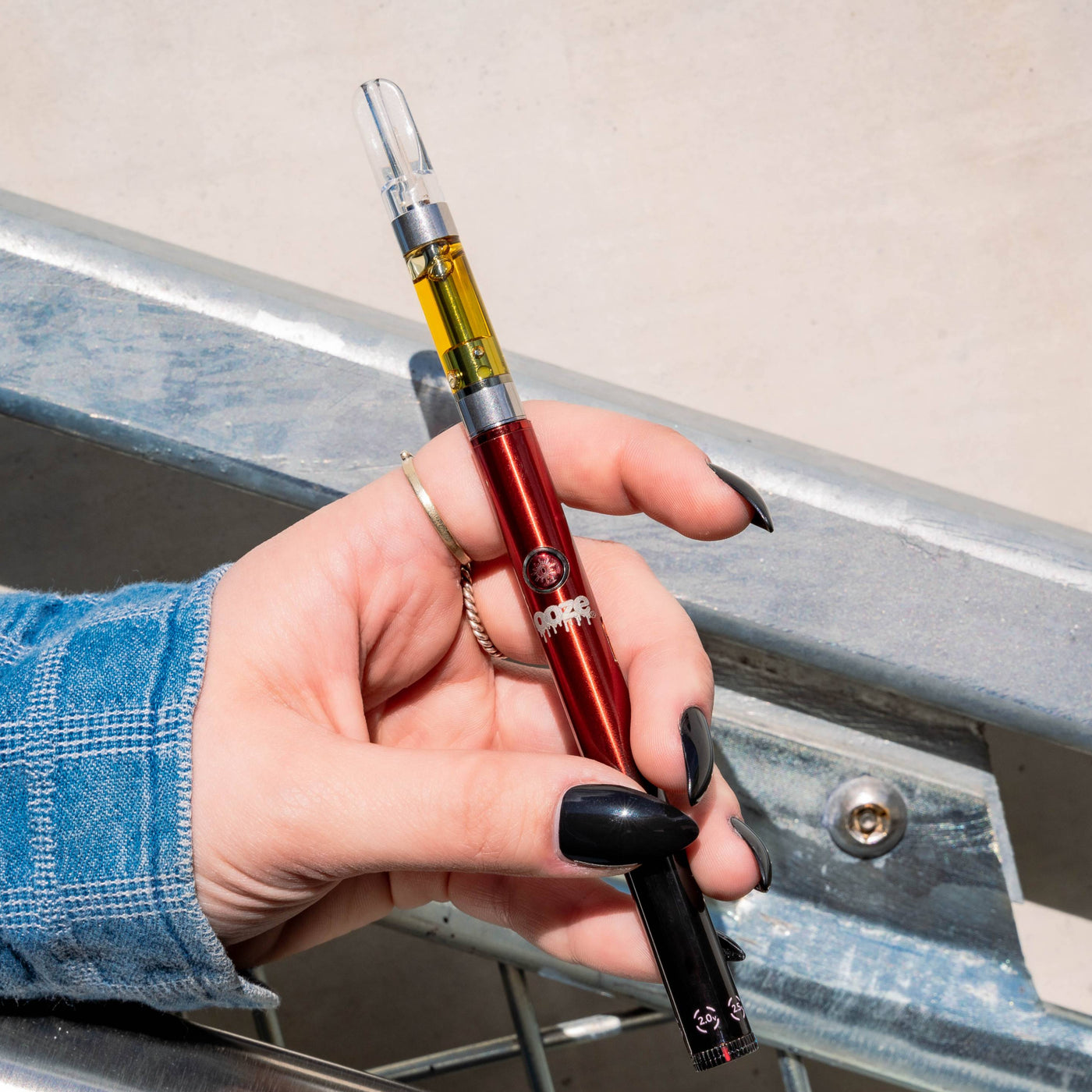 Holding a midnight sun Twist Slim Pen 2.0 vape battery