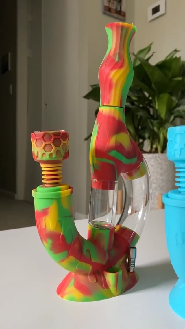Echo Silicone Water Pipe & Dab Straw - Rasta | Only At OozeLife